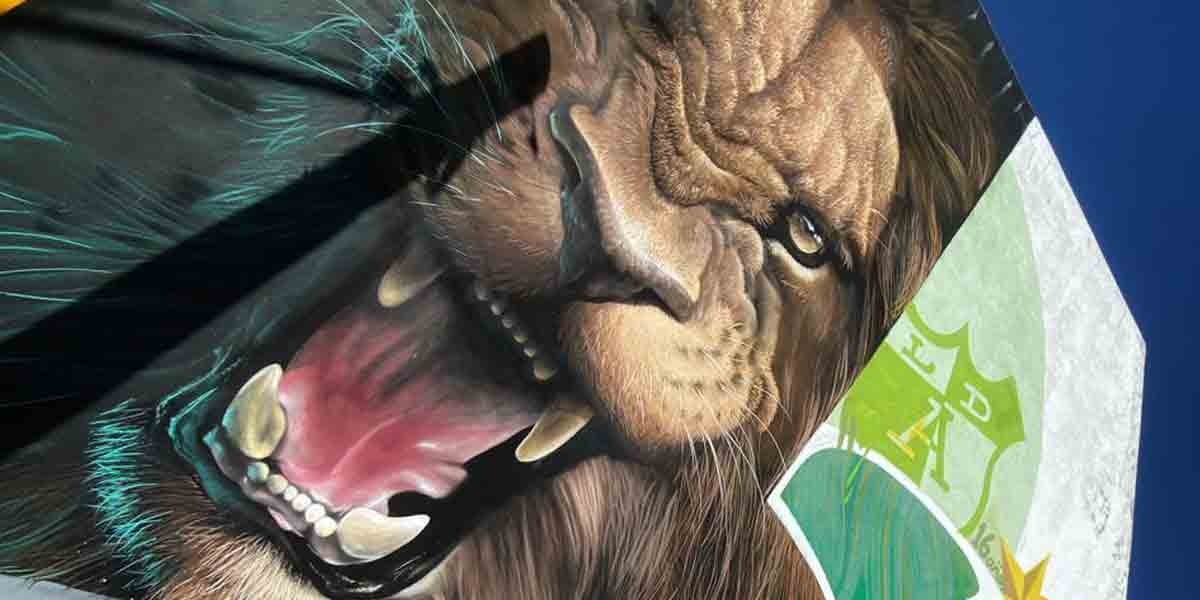 Renuevan mural del León