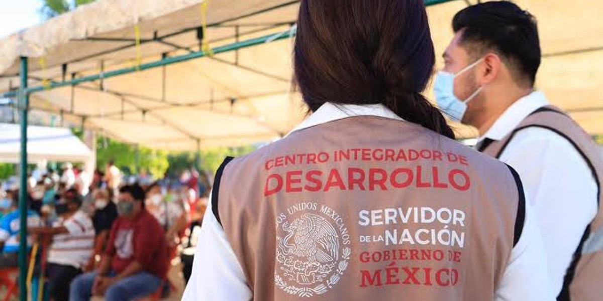 Sancionan a 'servidores de la nación' por promocionar a AMLO con programas sociales