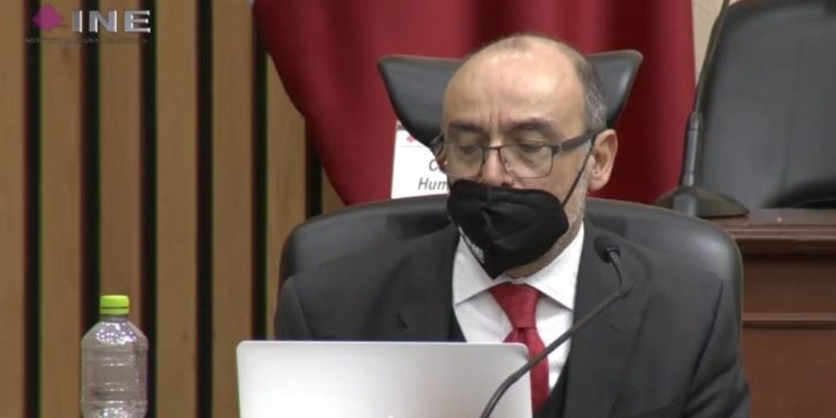 Suspende INE consulta de revocación de mandato