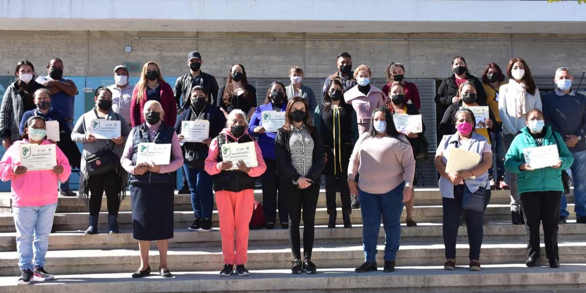 DIF reconoce a voluntarias de comedores comunitarios