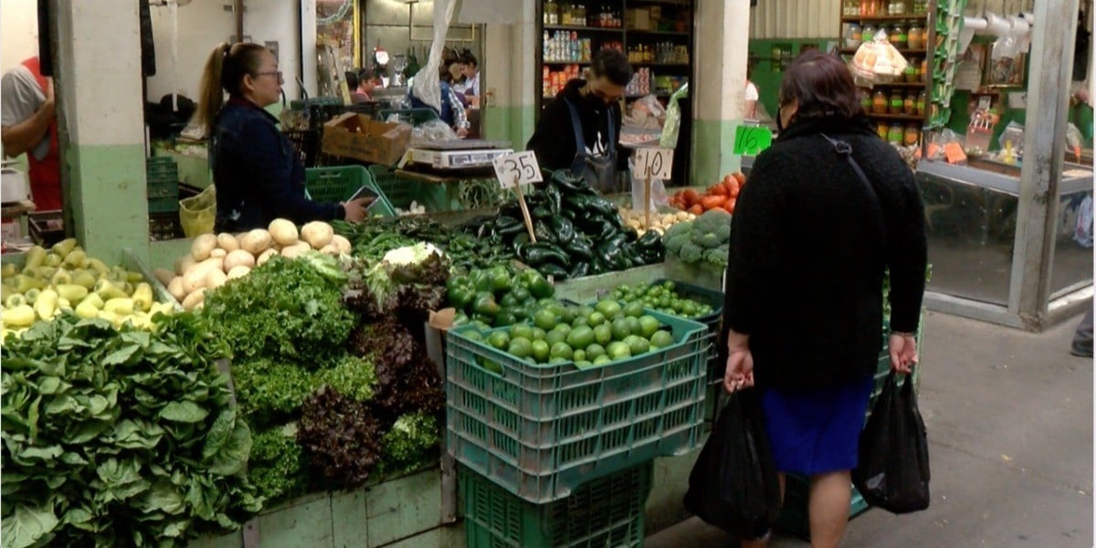 Leoneses se preparan para la cena Año Nuevo