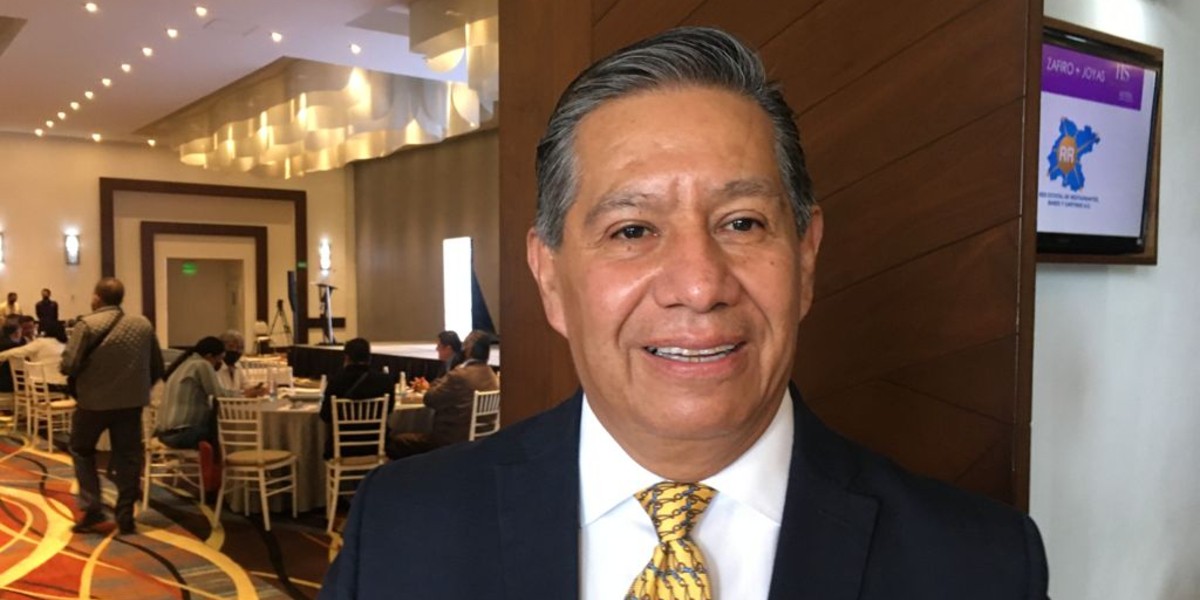 Pide Javier Quiroga no ver a bares y cantinas como focos de contagio