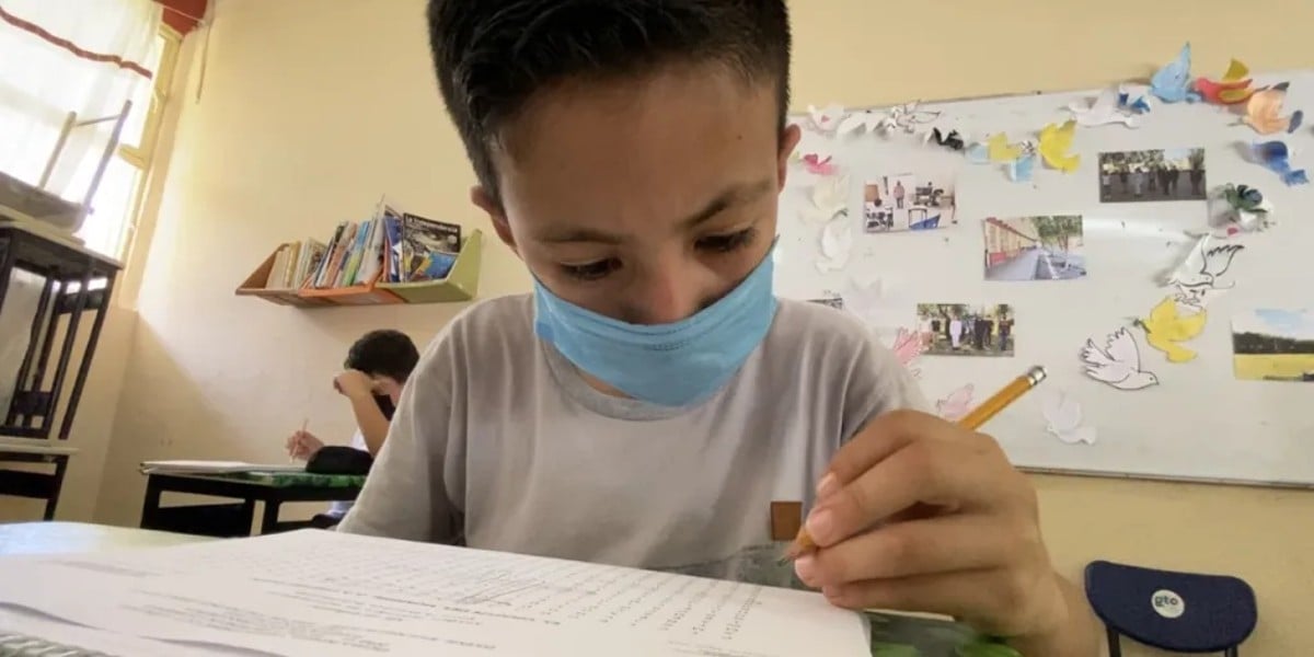 Llegada de ómicron no frenará el regreso a las aulas... también habrá feria