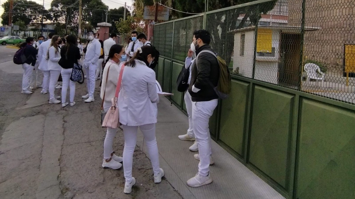 Exigen pasantes de medicina de la UG solución al proceso de asignación de sedes