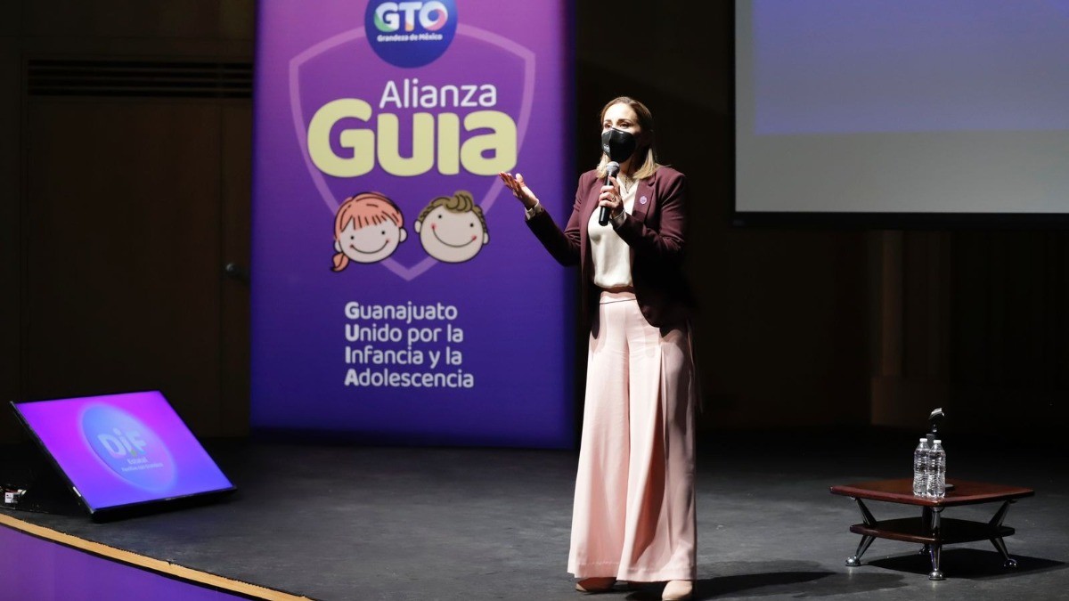 Suma DIF estatal a los 46 organismos municipales al programa Crianza Positiva