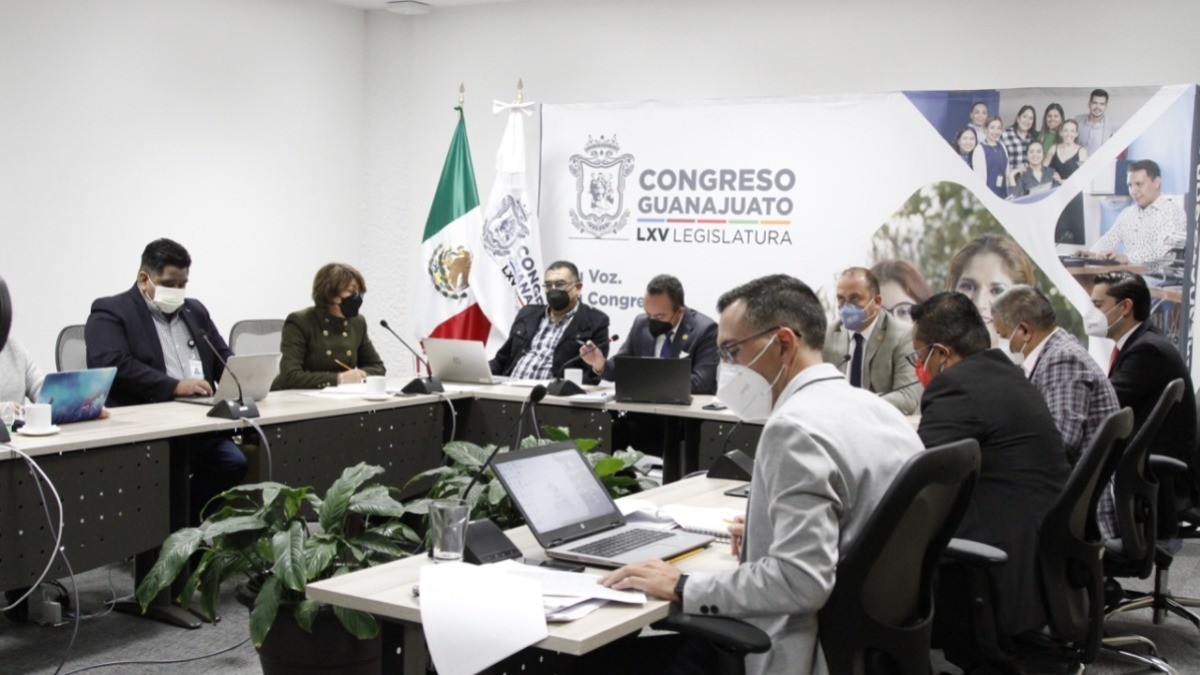 Rechazan iniciativa para aumentar atención integral a las mujeres