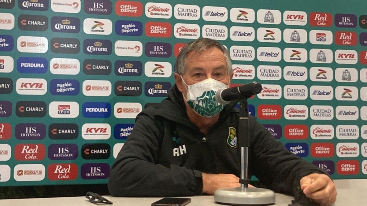 Ariel Holan sigue con la Fiera; descarta irse a Chile