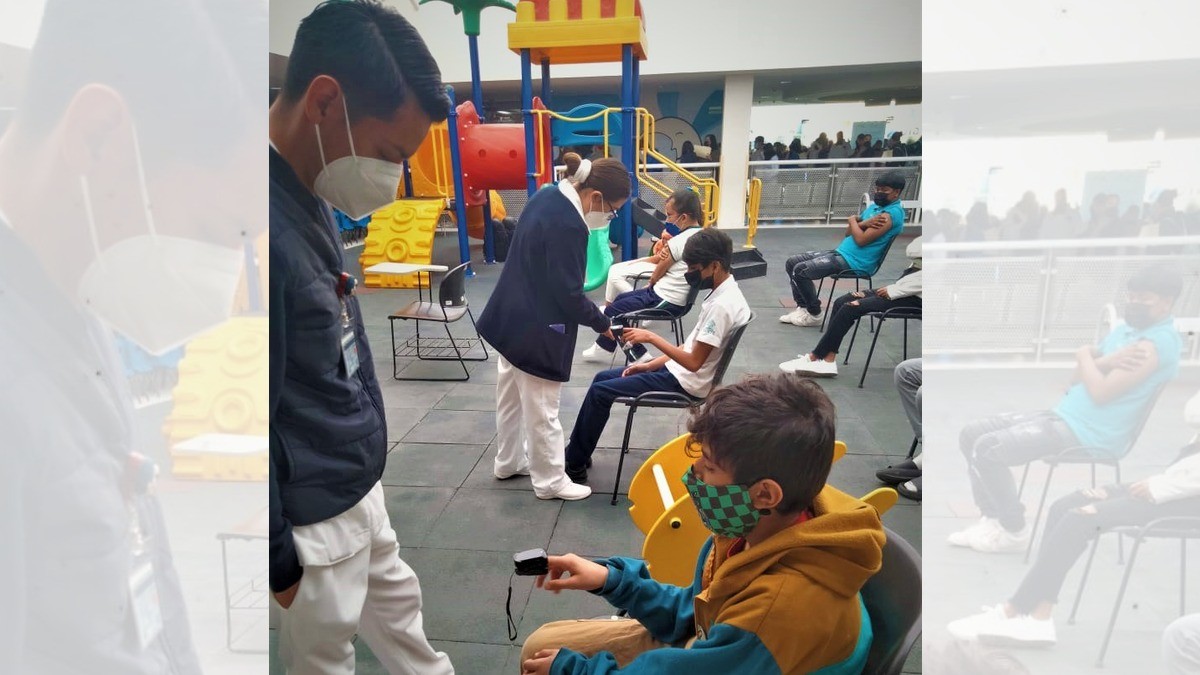 Menores amparados se vacunan contra el covid-19