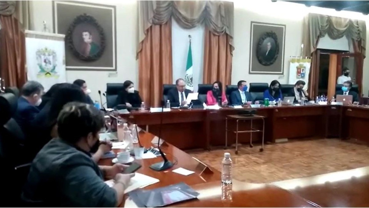 Síndico se disculpa públicamente con regidora de Morena