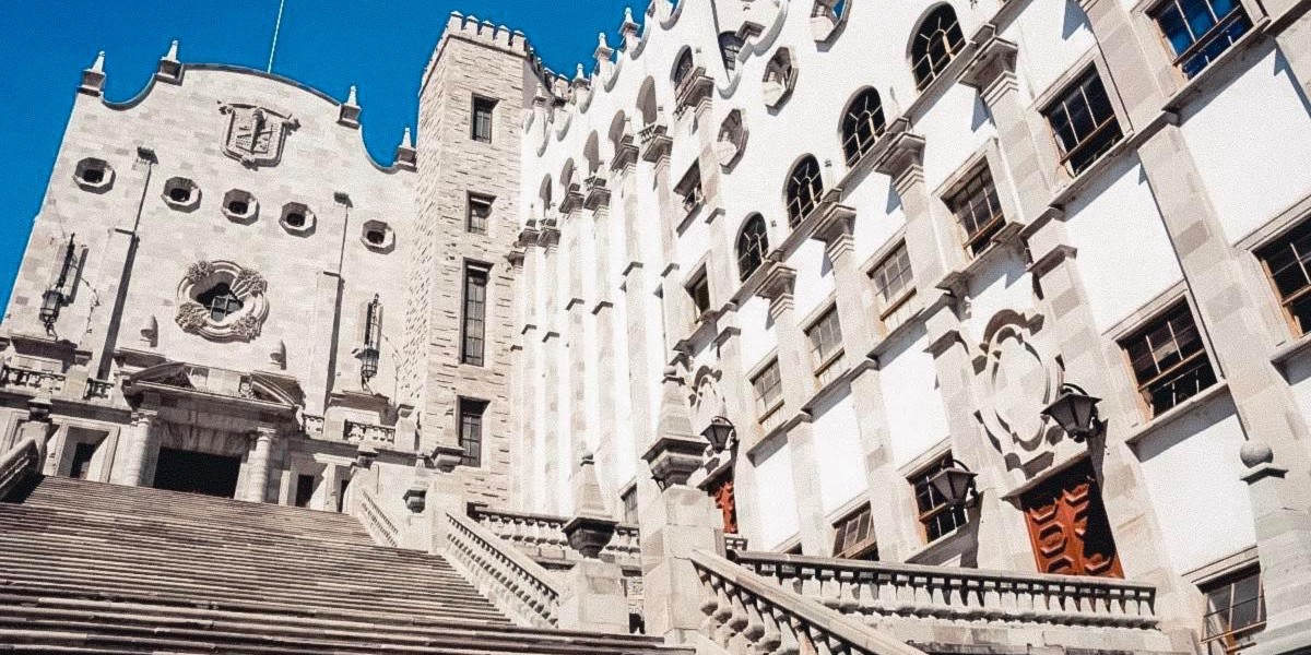 Al menos 34 mil 500 estudiantes de la UG regresarán hoy a clases presenciales