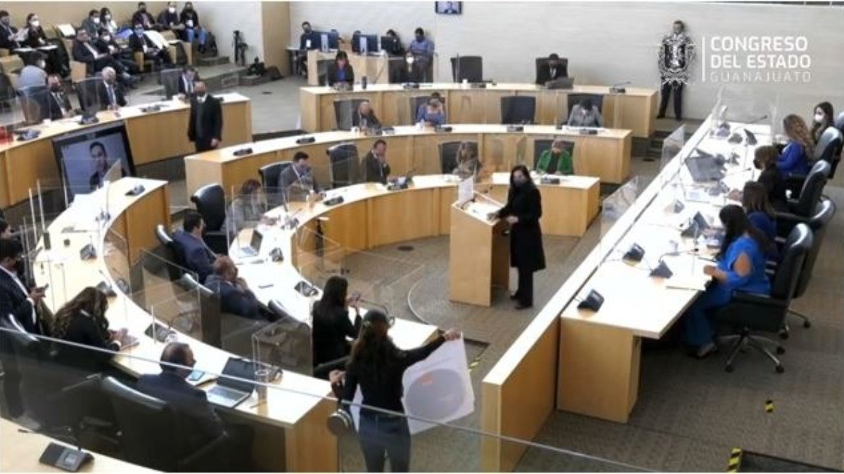 Diputados de oposición van por auditoría a la pasada administración de León