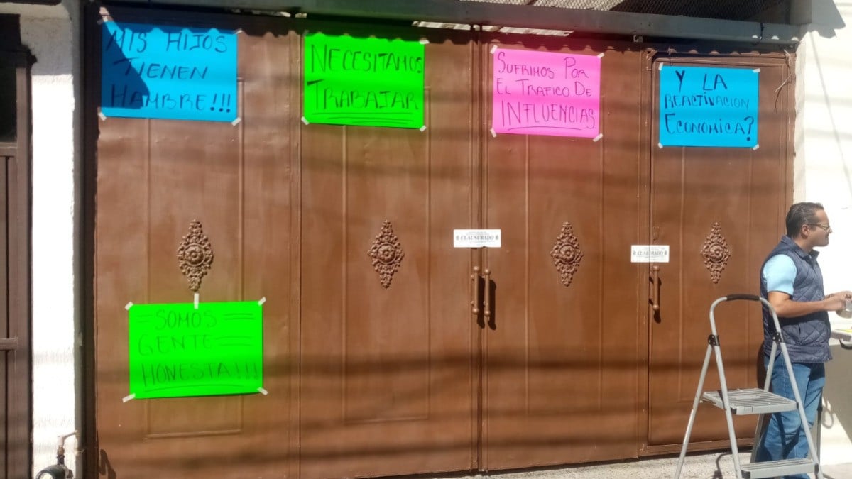 Comerciantes acusan a vecina de tráfico de influencias; mandó a cerrar nuestros negocios, la queja