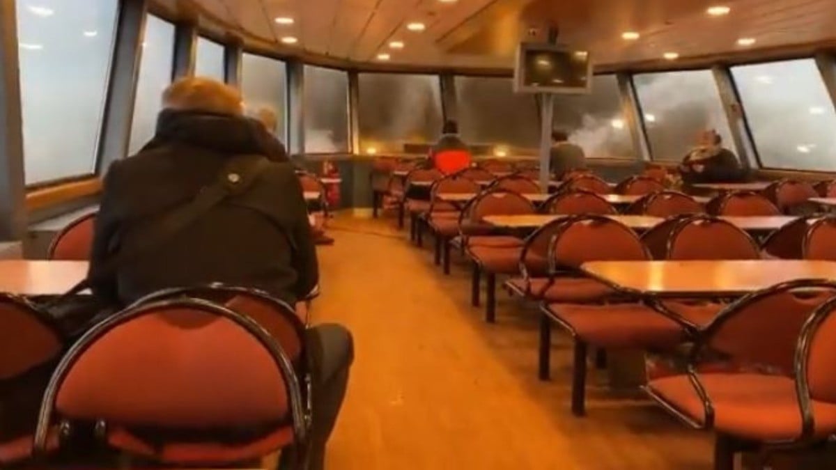 Imagínate ir en un ferry ¡y que una ola rompa ventanas y empiece a inundar!