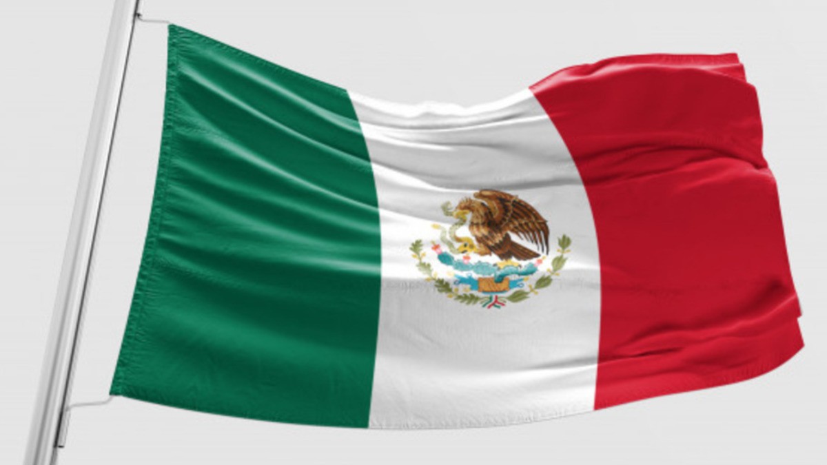 Conmemoran día de la bandera entregando nuevas lábaros patrios