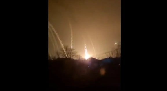 Cimbran a Kiev fuertes explosiones; “nos han dejado solos“: presidente de Ucrania