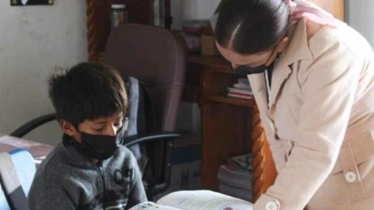 Regreso a las aulas al 100%, después de Semana de Pascua: gobernador