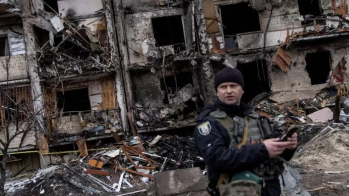 Bombardeo en Kharkiv deja al menos 10 civiles muertos y 35 heridos