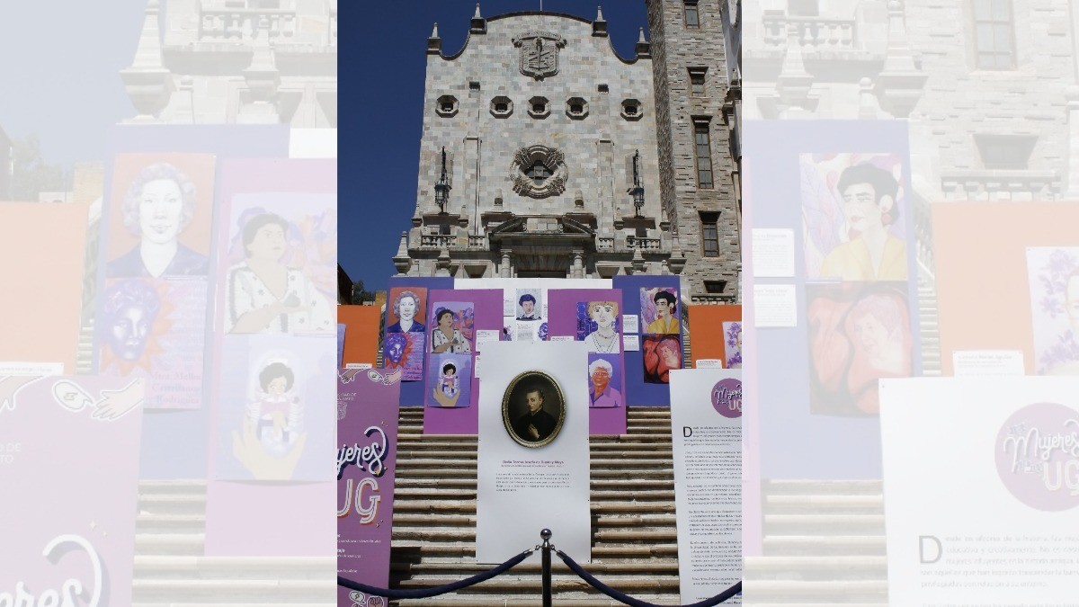 Escalinatas de la UG son escenario de reconocimiento a mujeres