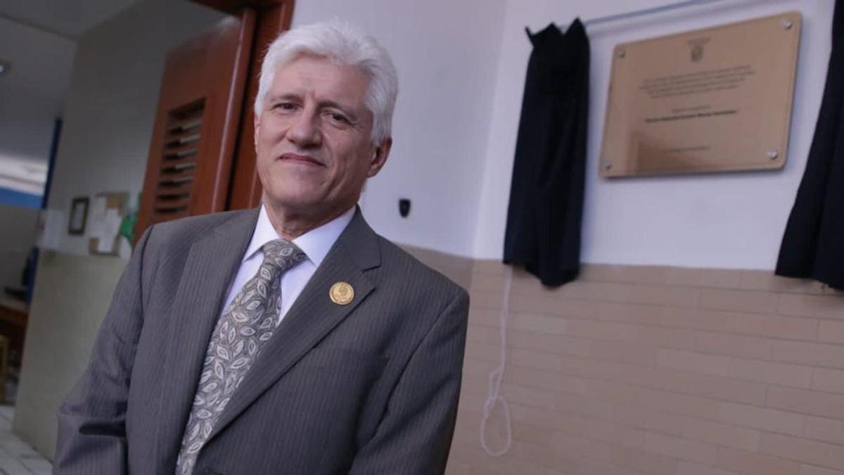 Reconoce UG trayectoria del epidemiólogo Alejandro Macías