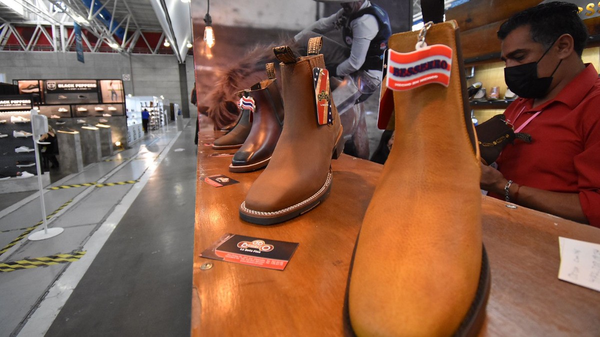 Vislumbran zapateros buen futuro en la industria: Sapica