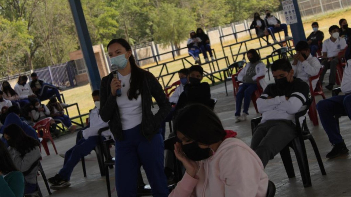 Comparten mujeres a jóvenes en “Trascender entre sirenas y torretas”