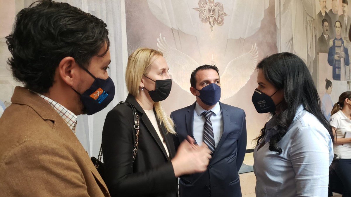 Invita comunidad ucraniana a participar en carrera atlética con causa