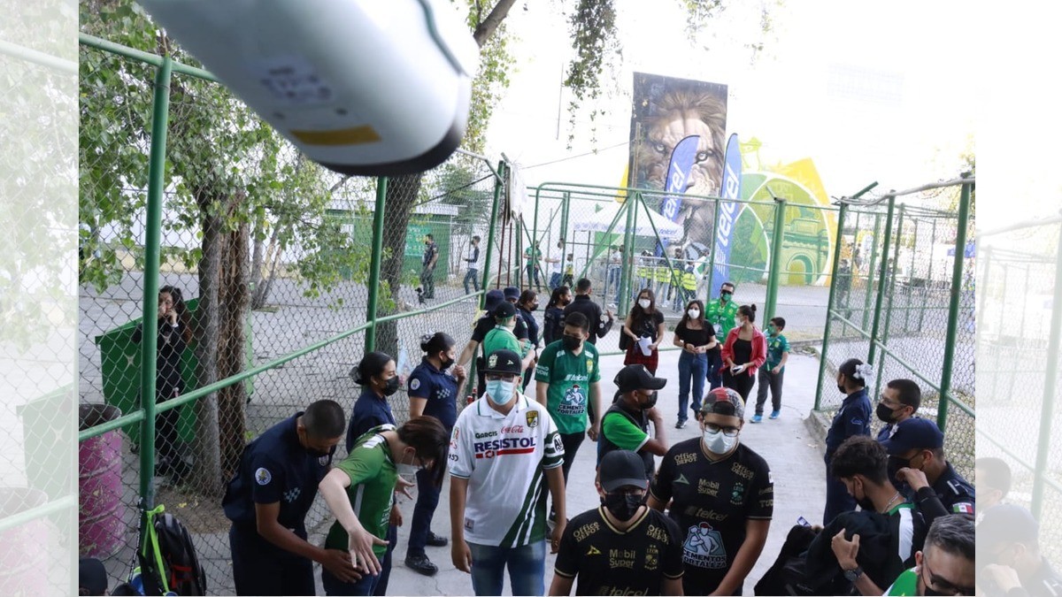 Con 'blindaje' y cámaras de reconocimiento facial se llevó a cabo el partido León-Seattle