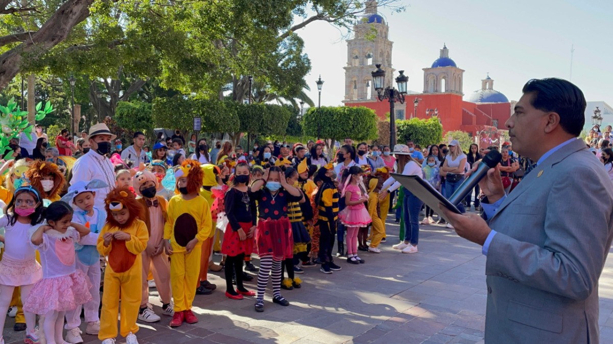 Pequeños purisimenses celebran el natalicio de Benito Juárez