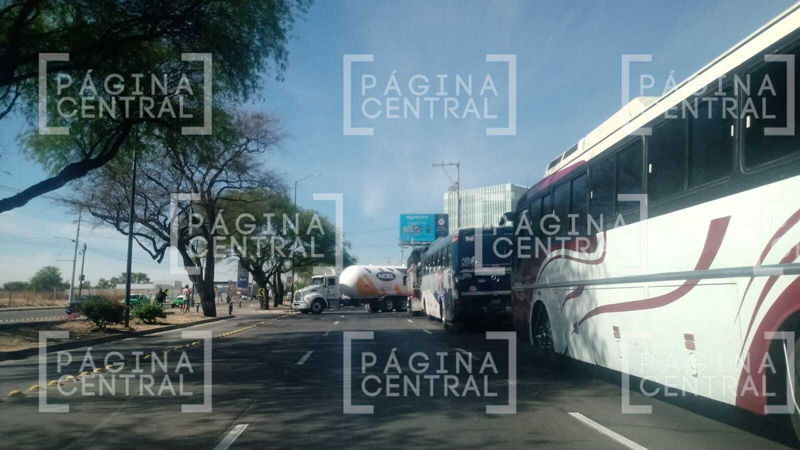 #VIDEO | Transportistas bloquean vías; exigen mayor seguridad en carreteras del país