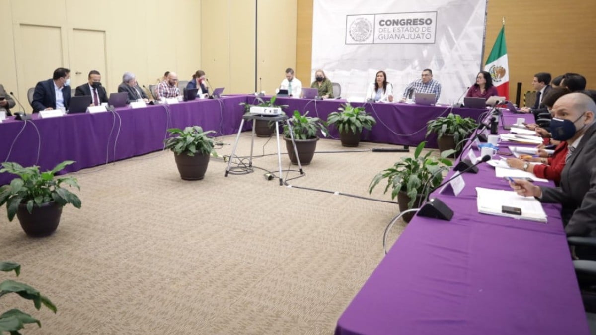 Diputados acercan la cultura legislativa y científica a estudiantes