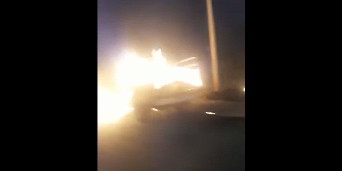 Hallan siete cuerpos calcinados en camioneta incendiada en Celaya