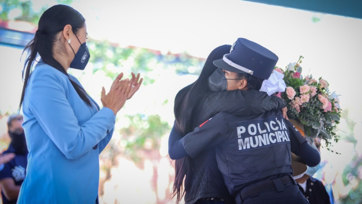 Ahora cumple su sueño: policía recién graduada comparte su sacrificio