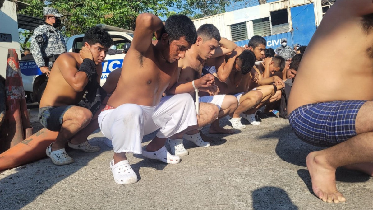 Presidente de El Salvador amenaza a pandilleros ‘si no dejan matar’