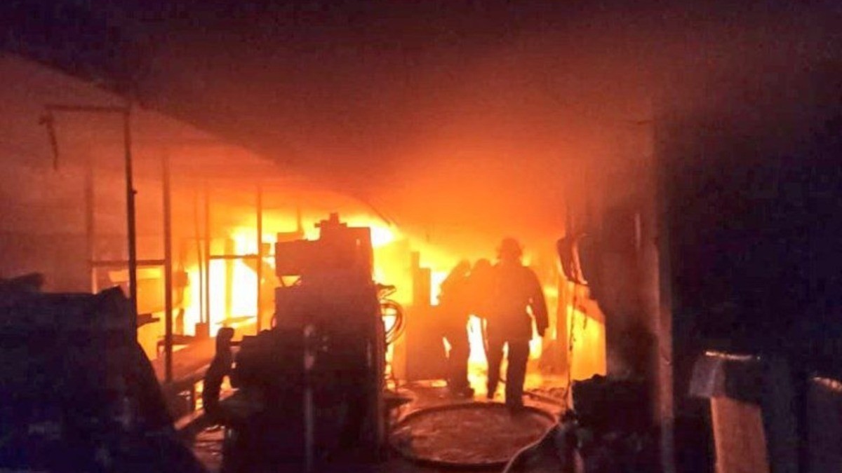 Incendio en fábrica de Calzado Comando levanta a leoneses de la zona centro