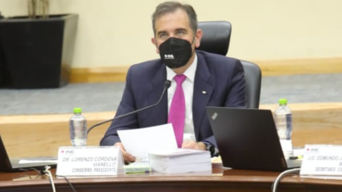 Vota el 18% del electorado en revocación de mandato: INE