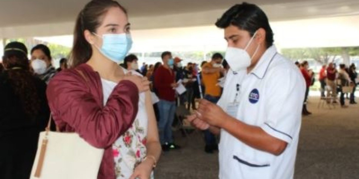 Vacunan el primer día a 63 mil 513 jóvenes en Guanajuato