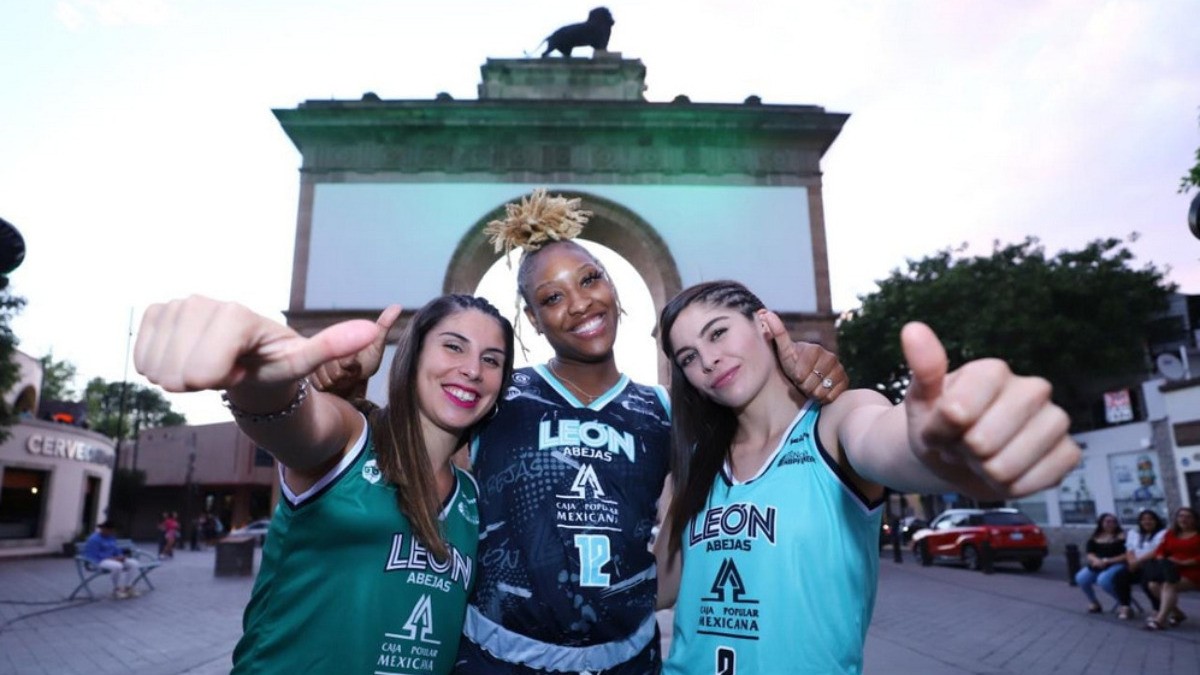 Abejas de León presentan su uniforme deportivo