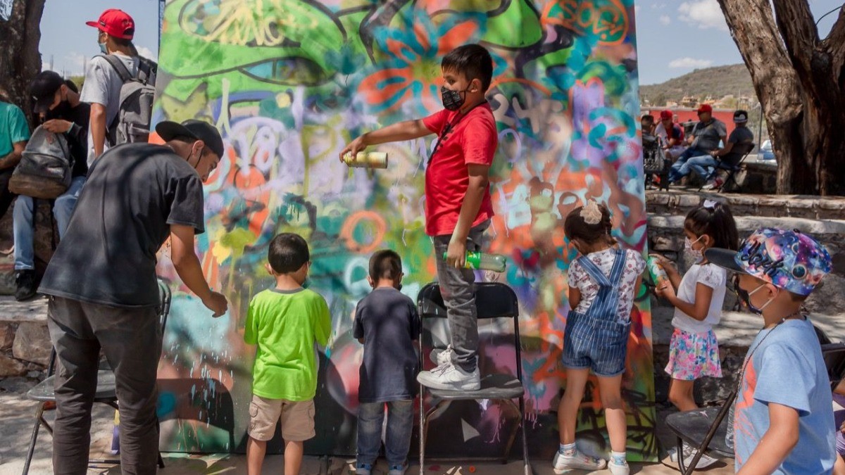 Entre rimas y trazos en aerosol, jóvenes participan en festival de Hip-Hop
