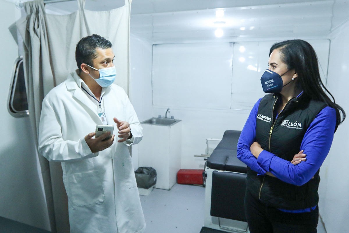 Reciben 869 leoneses atención médica en casa