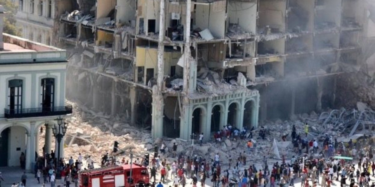 Reportan 35 muertos por explosión en hotel Saratoga