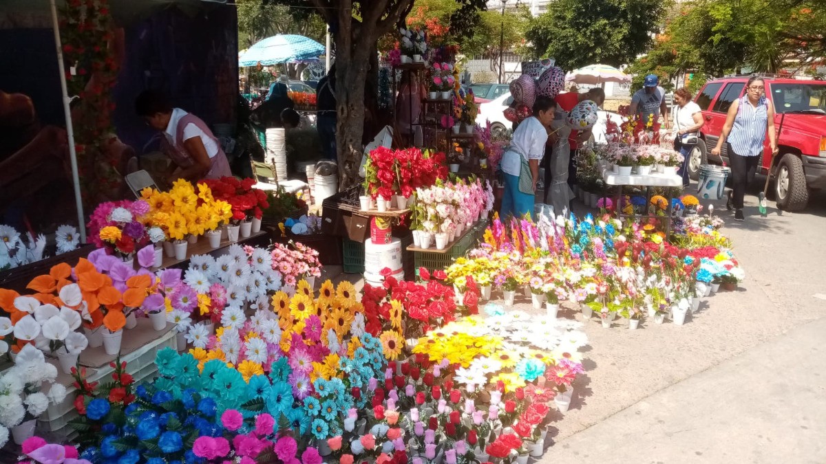 Apertura de panteones este 10 de mayo, activa a comerciantes de León