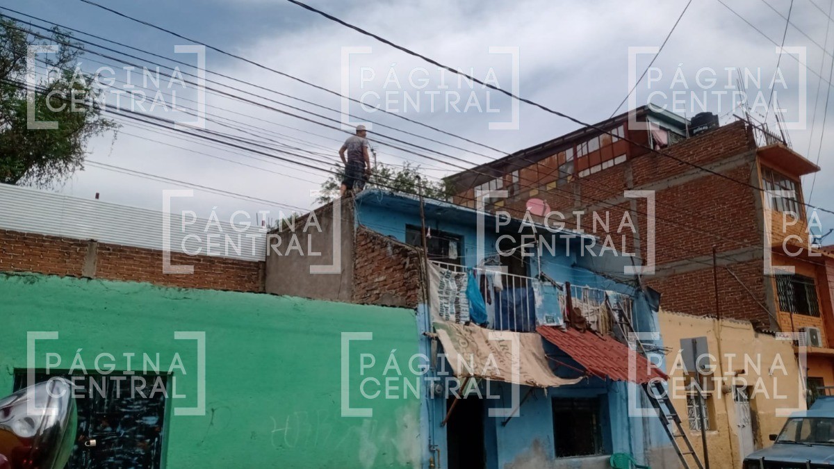 Prende fuego a casa y trata de aventarse