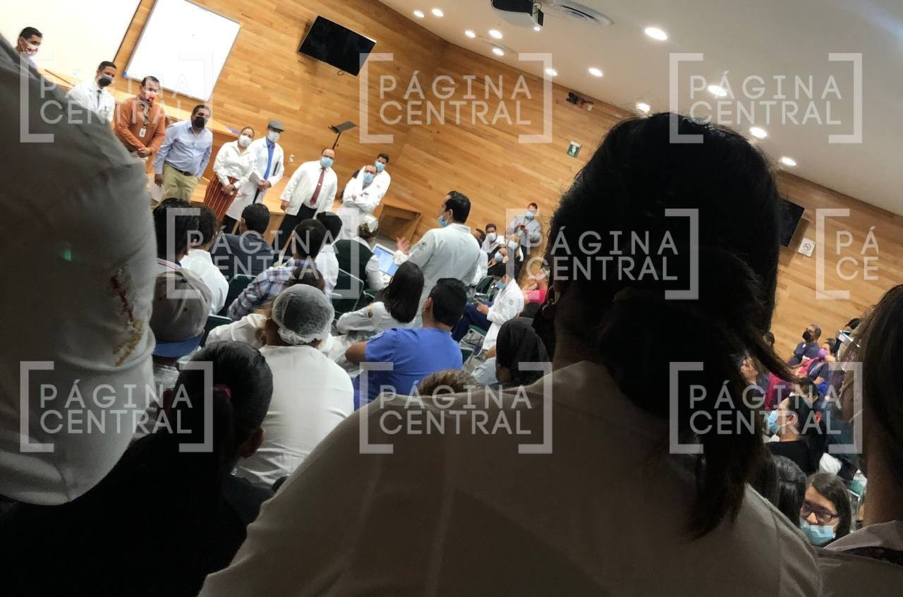 Personal de la clínica 58 del IMSS demanda mejores condiciones laborales