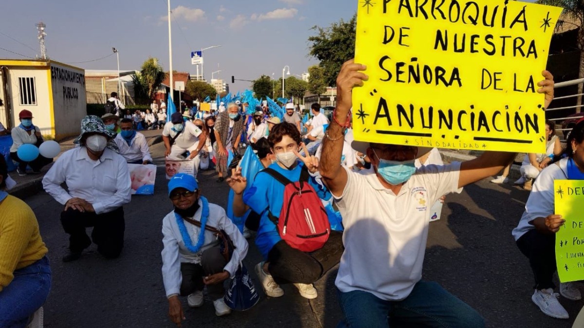 Marchan grupos en contra del aborto