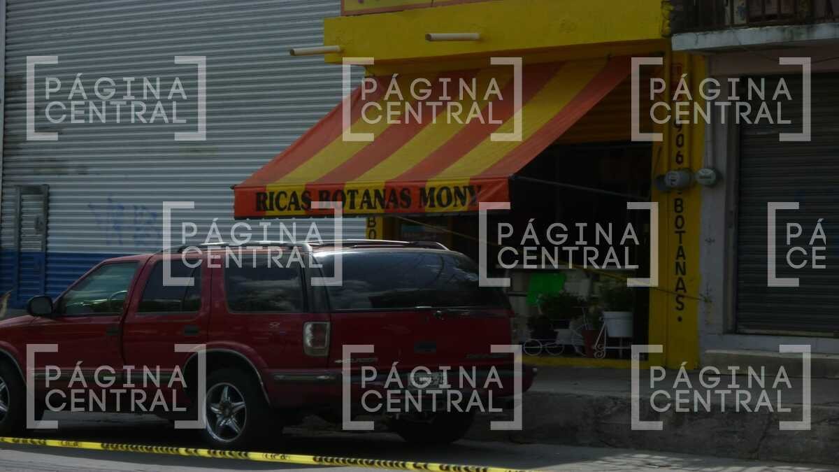 Asesinan a hombre al interior de una tienda de botanas