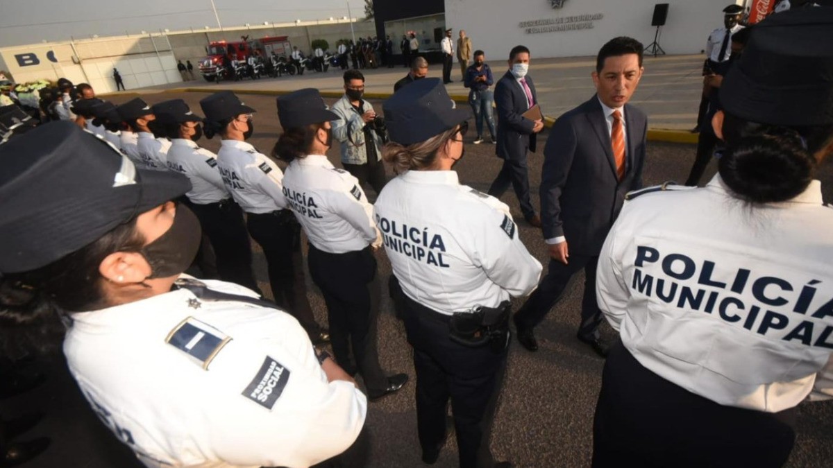Piden en congreso asegurarle a policías sus prestaciones laborales