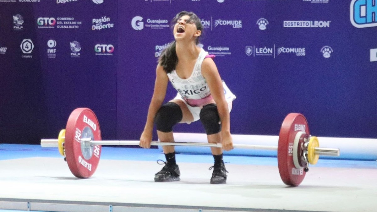 Joseline López da a León, histórico bronce mundial en halterofilia