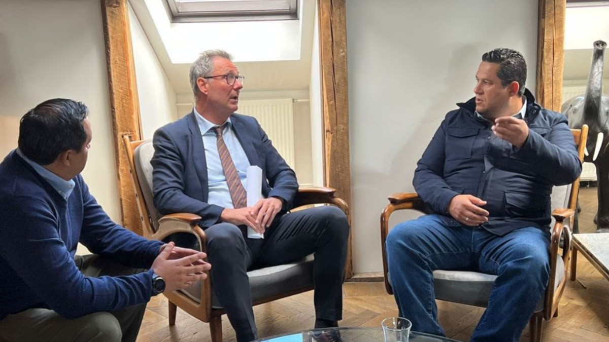 Conoce gobernador estrategias de salud de Islandia