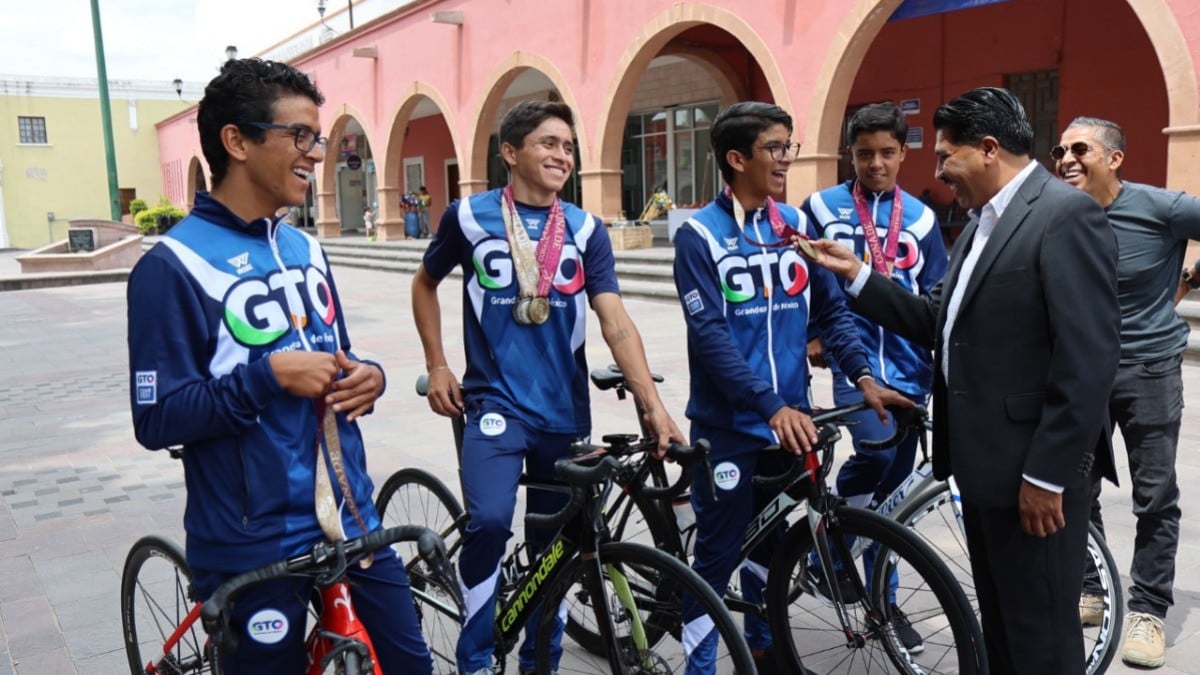 Felicitan a deportistas y estudiantes de Purísima del Rincón