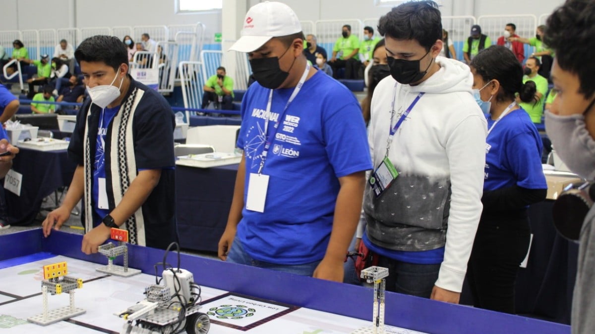 Pasan jóvenes guanajuatenses a Torneo Internacional de Robótica